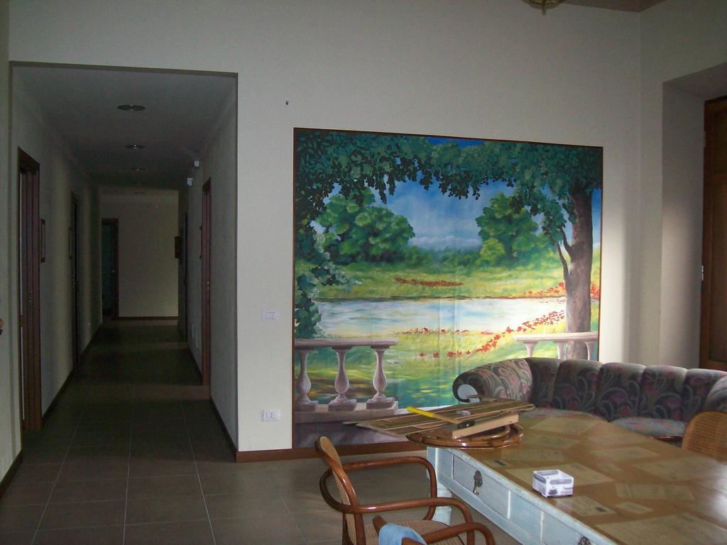 La Bottega Del Falegname Vanzaghello Luaran gambar