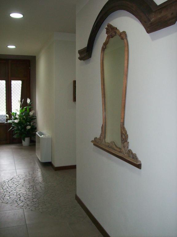 La Bottega Del Falegname Vanzaghello Luaran gambar