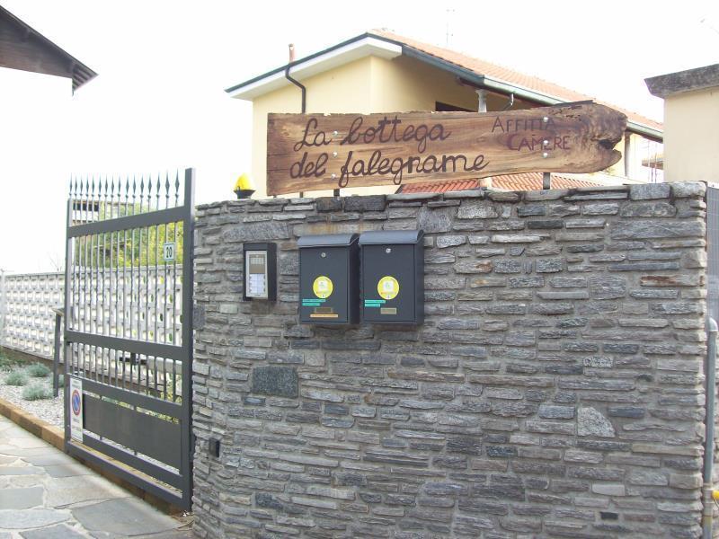 La Bottega Del Falegname Vanzaghello Luaran gambar